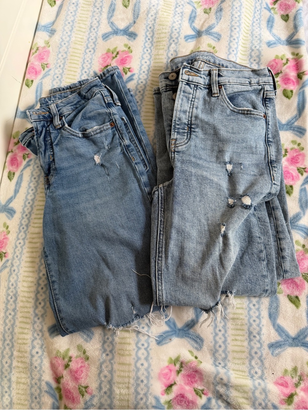 Old Navy Light Blue High-Rise Distressed Women’s Jeans